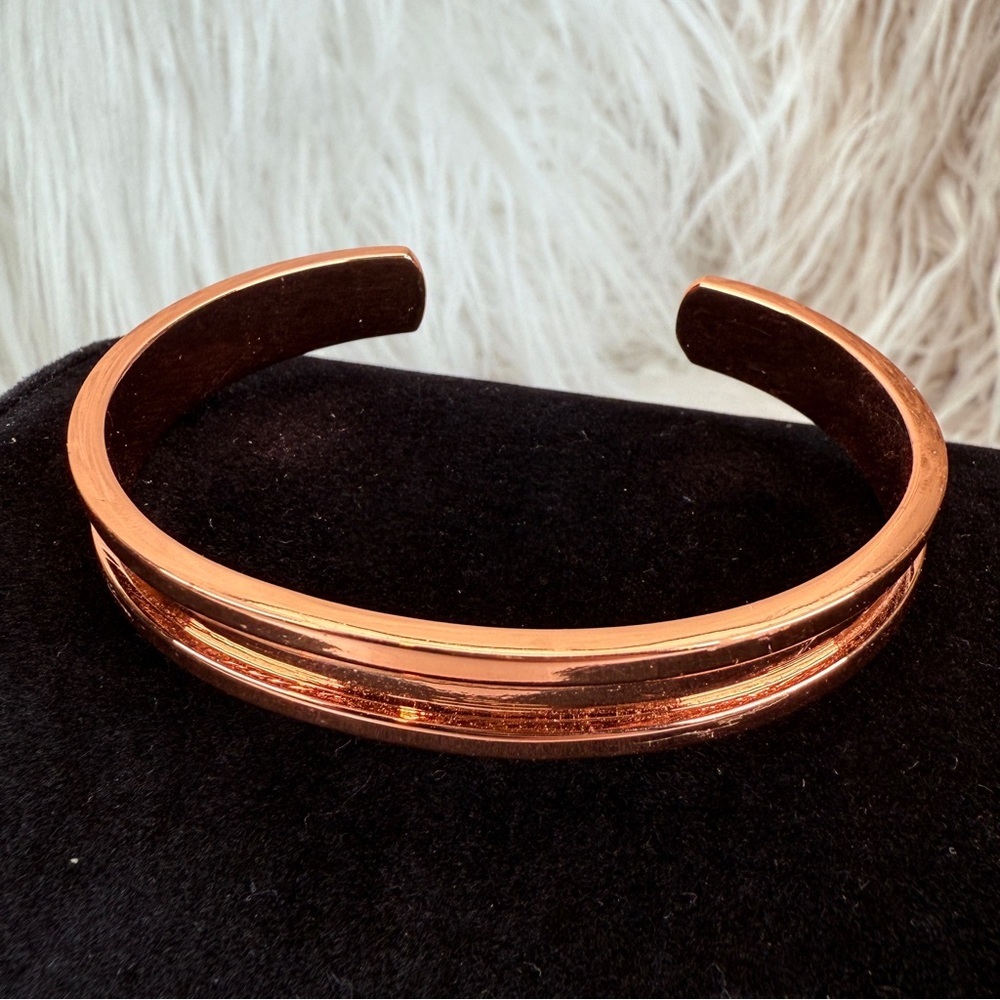 Elegant Copper-Toned Weighted Cuff Bracelet - Picture 8 of 8